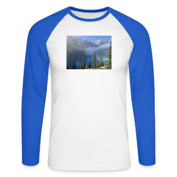Bergsee im Nebelwald - Unisex Baseballshirt langarm - Weiß/Royalblau - Vorne - Nik (191cm)