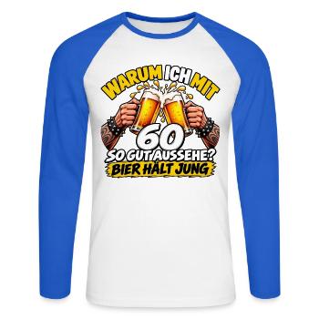 60 Jahre – Bier hält jung | Lustiges Biershirt - Unisex Baseballshirt langarm - Weiß/Royalblau - Vorne - Nik (191cm)