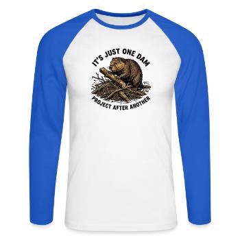 Es ist einfach ein Staudammprojekt nach dem andere - Unisex Baseballshirt langarm - Weiß/Royalblau - Vorne - Nik (191cm)