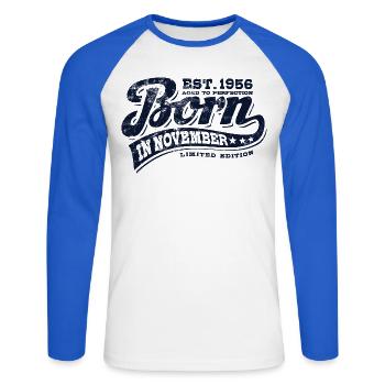 Born in November 1956 - Geburtstag - Geschenk - Unisex Baseballshirt langarm - Weiß/Royalblau - Vorne - Nik (191cm)