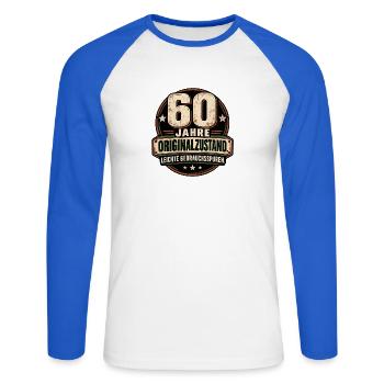 60 Jahre – Originalzustand Gebrauchsspuren - Unisex Baseballshirt langarm - Weiß/Royalblau - Vorne - Nik (191cm)