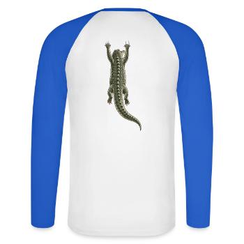Krokodil auf dem Rücken hängend – Trompe-l'oeil-Effekt - Unisex Baseballshirt langarm - Weiß/Royalblau - Hinten - Nik (191cm)