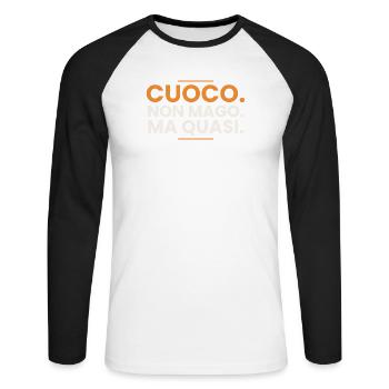 Koch. Kein Zauberer. Aber fast. – Chef T-Shirt - Unisex Baseballshirt langarm - Weiß/Schwarz - Vorne - Nik (191cm)