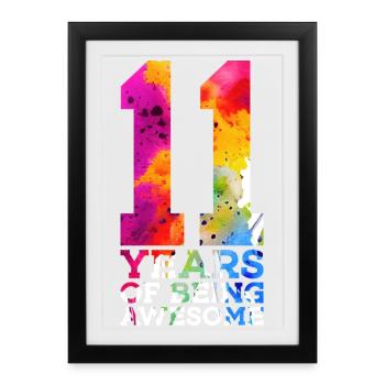 11 ANS D’ÊTRE GÉNIAL 11E ANNIVERSAIRE - Affiche encadrée (27 × 37 cm) - noir - Devant