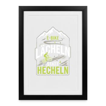 E-Bike Lächeln Statt Hecheln Spruch Radtour Berge - Gerahmtes Poster (27 × 37 cm) - Schwarz - Vorne
