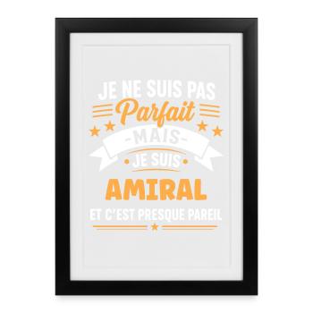 Perfekt, aber Admiral – nautischer Humor - Gerahmtes Poster (27 × 37 cm) - Schwarz - Vorne