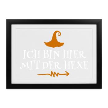 Ich bin hier mit der Hexe Halloween Partner Kostüm - Gerahmtes Poster (37 × 27 cm) - Schwarz - Vorne