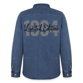 Édition limitée 1994 - Chemise en denim homme bio Stanley/Stella - bleu moyen délavé  - Dos - AI Model Male 185 light (185cm)