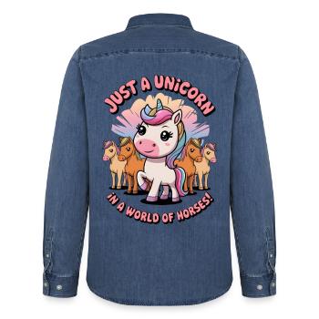 Juste une licorne dans un monde de chevaux ! - Chemise en denim homme bio Stanley/Stella - bleu moyen délavé  - Dos - AI Model Male 185 light (185cm)