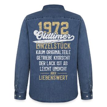 LUSTIG 54. GEBURTSTAG OLDTIMER 1972 EINZELSTÜCK - Männer Jeanshemd Organic von Stanley/Stella - verwaschenes Mittelblau  - Hinten - AI Model Male 185 light (185cm)
