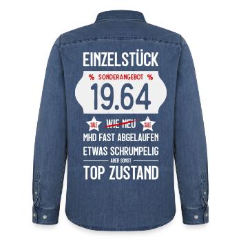 62. GEBURTSTAG 1964 EINZELSTÜCK PREISSCHILD - Männer Jeanshemd Organic von Stanley/Stella - verwaschenes Mittelblau  - Hinten - AI Model Male 185 light (185cm)