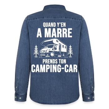 Quand y’en a marre camping-car - Chemise en denim homme bio Stanley/Stella - bleu moyen délavé  - Dos - AI Model Male 185 light (185cm)