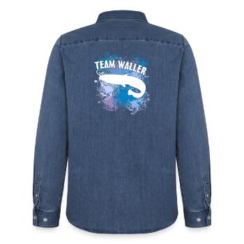 Poisson-chat Wels Waller sur des taches de couleur - Chemise en denim homme bio Stanley/Stella - bleu moyen délavé  - Dos - AI Model Male 185 light (185cm)