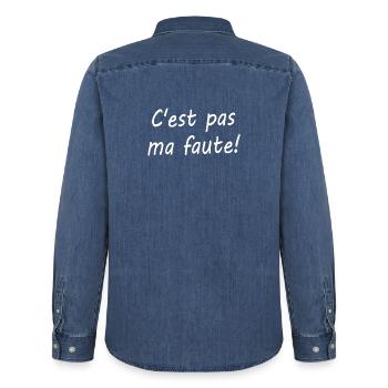 C'est pas ma faute ! - Chemise en denim homme bio Stanley/Stella - bleu moyen délavé  - Dos - AI Model Male 185 light (185cm)