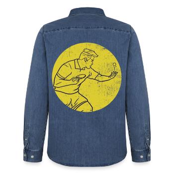 Pfeilschneller Tischtennis Aufschlag - Männer Jeanshemd Organic von Stanley/Stella - verwaschenes Mittelblau  - Hinten - AI Model Male 185 light (185cm)