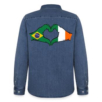 Brésil Irlande drapeau mains forme de coeur - Chemise en denim homme bio Stanley/Stella - bleu moyen délavé  - Dos - AI Model Male 185 light (185cm)