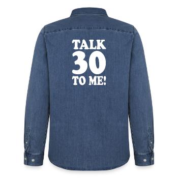 30. Geburtstag Talk 30 To Me Thirty Dirty Thirties - Männer Jeanshemd Organic von Stanley/Stella - verwaschenes Mittelblau  - Hinten - AI Model Male 185 light (185cm)