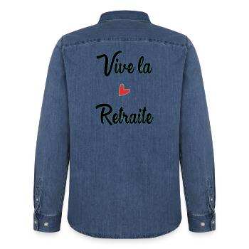 RETRAITE. RETRAITE. RETRAITEE. BONNE RETRAITE - Chemise en denim homme bio Stanley/Stella - bleu moyen délavé  - Dos - AI Model Male 185 light (185cm)