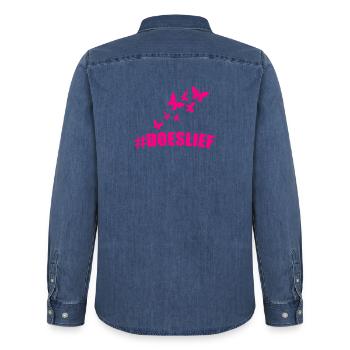 doeslief tout en rose avec des tas de papillons - Chemise en denim homme bio Stanley/Stella - bleu moyen délavé  - Dos - AI Model Male 185 light (185cm)