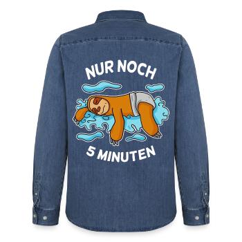 Nur noch 5 Minuten Baby Faultier schlafen Schlaf - Männer Jeanshemd Organic von Stanley/Stella - verwaschenes Mittelblau  - Hinten - AI Model Male 185 light (185cm)