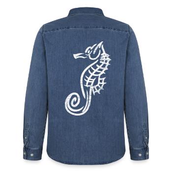 Farbprächtiges Seepferdchen Riffbewohner - Männer Jeanshemd Organic von Stanley/Stella - verwaschenes Mittelblau  - Hinten - AI Model Male 185 light (185cm)