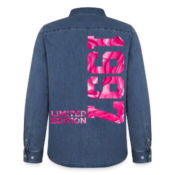29E ANNIVERSAIRE ÉDITION LIMITÉE ROSE 1997 - Chemise en denim homme bio Stanley/Stella - bleu moyen délavé  - Dos - AI Model Male 185 light (185cm)