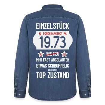 53. GEBURTSTAG 1973 EINZELSTÜCK PREISSCHILD - Männer Jeanshemd Organic von Stanley/Stella - verwaschenes Mittelblau  - Hinten - AI Model Male 185 light (185cm)