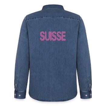 SUISSE. PAYS. GENEVE. HUMOUR. DRAPEAU. GENEVE - Chemise en denim homme bio Stanley/Stella - bleu moyen délavé  - Dos - AI Model Male 185 light (185cm)