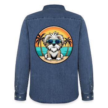 Malteser Shih Tzu Hund Rasse Cartoon Sonnenbrille Strand - Männer Jeanshemd Organic von Stanley/Stella - verwaschenes Mittelblau  - Hinten - AI Model Male 185 light (185cm)