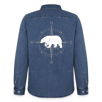 Boussole avec ours polaire | Pays du Nord - Chemise en denim homme bio Stanley/Stella - bleu moyen délavé  - Dos - AI Model Male 185 light (185cm)