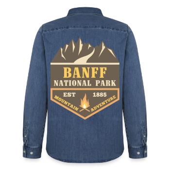Banff Canada Park Moose Moose Backcountry Camping - Chemise en denim homme bio Stanley/Stella - bleu moyen délavé  - Dos - AI Model Male 185 light (185cm)