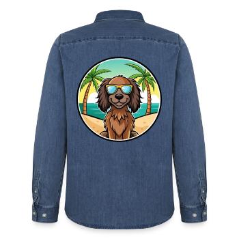 Deutsch Langhaar Vorstehhund Rasse Cartoon Strand - Männer Jeanshemd Organic von Stanley/Stella - verwaschenes Mittelblau  - Hinten - AI Model Male 185 light (185cm)