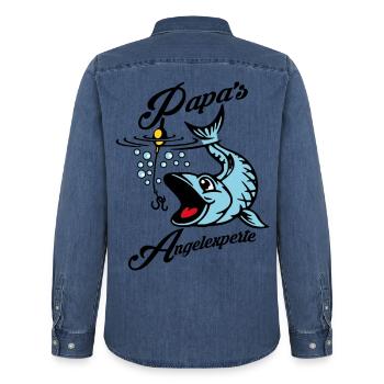 Papa's Angelexperte - Angeln mit Papa - Männer Jeanshemd Organic von Stanley/Stella - verwaschenes Mittelblau  - Hinten - AI Model Male 185 light (185cm)
