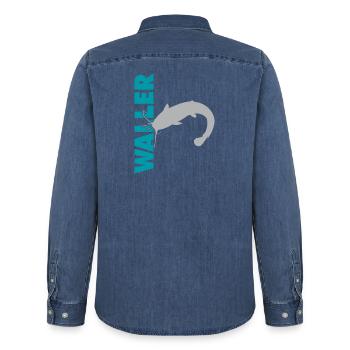 Wels fischen Kampf mit dem starken Wels - Männer Jeanshemd Organic von Stanley/Stella - verwaschenes Mittelblau  - Hinten - AI Model Male 185 light (185cm)