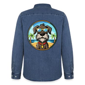 Deutscher Drahthaar Vorstehhund Rasse Cartoon Strand - Männer Jeanshemd Organic von Stanley/Stella - verwaschenes Mittelblau  - Hinten - AI Model Male 185 light (185cm)