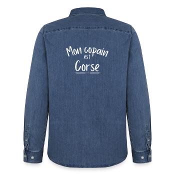 Mon copain est corse - Chemise en denim homme bio Stanley/Stella - bleu moyen délavé  - Dos - AI Model Male 185 light (185cm)