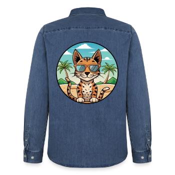 Savannah Katzenrasse Cartoon Sonnenbrille Strand - Männer Jeanshemd Organic von Stanley/Stella - verwaschenes Mittelblau  - Hinten - AI Model Male 185 light (185cm)