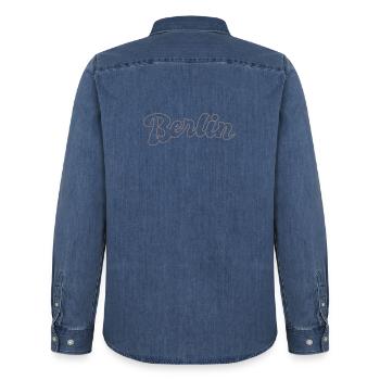 Berlin Deutsche Hauptstadt Schriftzug - Männer Jeanshemd Organic von Stanley/Stella - verwaschenes Mittelblau  - Hinten - AI Model Male 185 light (185cm)