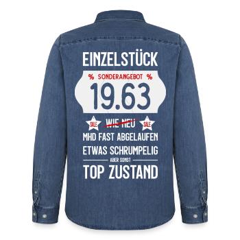 63. GEBURTSTAG 1963 EINZELSTÜCK PREISSCHILD - Männer Jeanshemd Organic von Stanley/Stella - verwaschenes Mittelblau  - Hinten - AI Model Male 185 light (185cm)