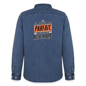 Je ne suis pas parfait mais authentique - Chemise en denim homme bio Stanley/Stella - bleu moyen délavé  - Dos - AI Model Male 185 light (185cm)