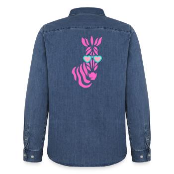 pinkes Zebra mit Sonnenbrille - Männer Jeanshemd Organic von Stanley/Stella - verwaschenes Mittelblau  - Hinten - AI Model Male 185 light (185cm)
