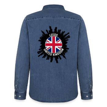 Leeds Skyline UK Flagge Reisesouvenir - Männer Jeanshemd Organic von Stanley/Stella - verwaschenes Mittelblau  - Hinten - AI Model Male 185 light (185cm)