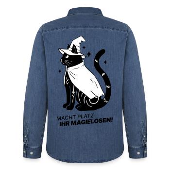 Macht Platz ihr Magielosen! – Schwarze Katze Hexe - Männer Jeanshemd Organic von Stanley/Stella - verwaschenes Mittelblau  - Hinten - AI Model Male 185 light (185cm)