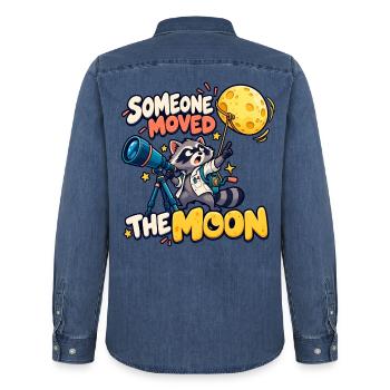 Jemand hat den Mond bewegt - Männer Jeanshemd Organic von Stanley/Stella - verwaschenes Mittelblau  - Hinten - AI Model Male 185 light (185cm)
