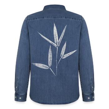 Bambus Botanischer Blätterdruck - Männer Jeanshemd Organic von Stanley/Stella - verwaschenes Mittelblau  - Hinten - AI Model Male 185 light (185cm)