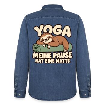 Yoga – Meine Pause hat eine Matte - Männer Jeanshemd Organic von Stanley/Stella - verwaschenes Mittelblau  - Hinten - AI Model Male 185 light (185cm)