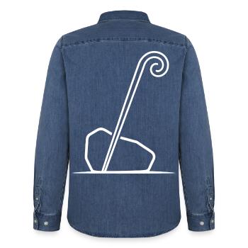 Magischer Zauberstab auf Stein-Silhouette - Männer Jeanshemd Organic von Stanley/Stella - verwaschenes Mittelblau  - Hinten - AI Model Male 185 light (185cm)