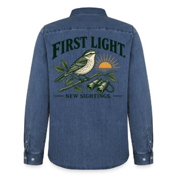 First Light New Sightings Garten Vögel - Männer Jeanshemd Organic von Stanley/Stella - verwaschenes Mittelblau  - Hinten - AI Model Male 185 light (185cm)