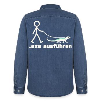 exe ausführen – Eidechse am Strichmännchen - Männer Jeanshemd Organic von Stanley/Stella - verwaschenes Mittelblau  - Hinten - AI Model Male 185 light (185cm)