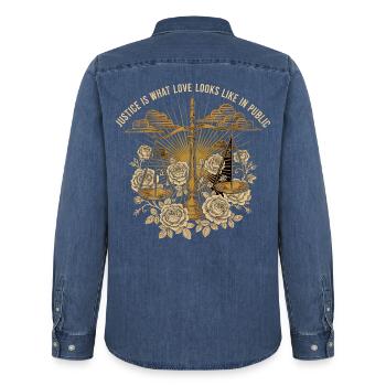 Gerechtigkeit in Liebe Skala Rosengold - Männer Jeanshemd Organic von Stanley/Stella - verwaschenes Mittelblau  - Hinten - AI Model Male 185 light (185cm)